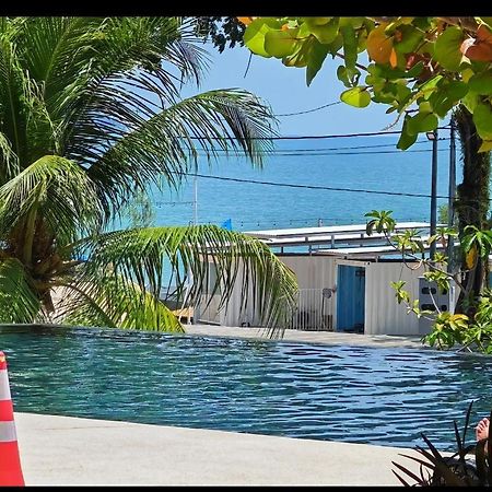 By The Sea Batu Ferringhi Beach Front Apartment Suite エクステリア 写真