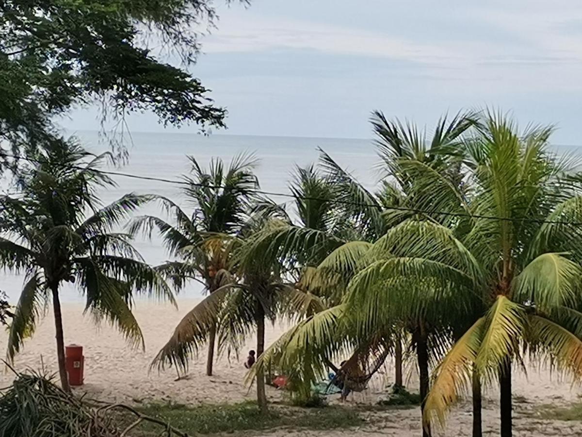 By The Sea Batu Ferringhi Beach Front Apartment Suite エクステリア 写真