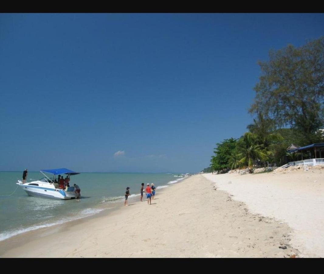 By The Sea Batu Ferringhi Beach Front Apartment Suite エクステリア 写真