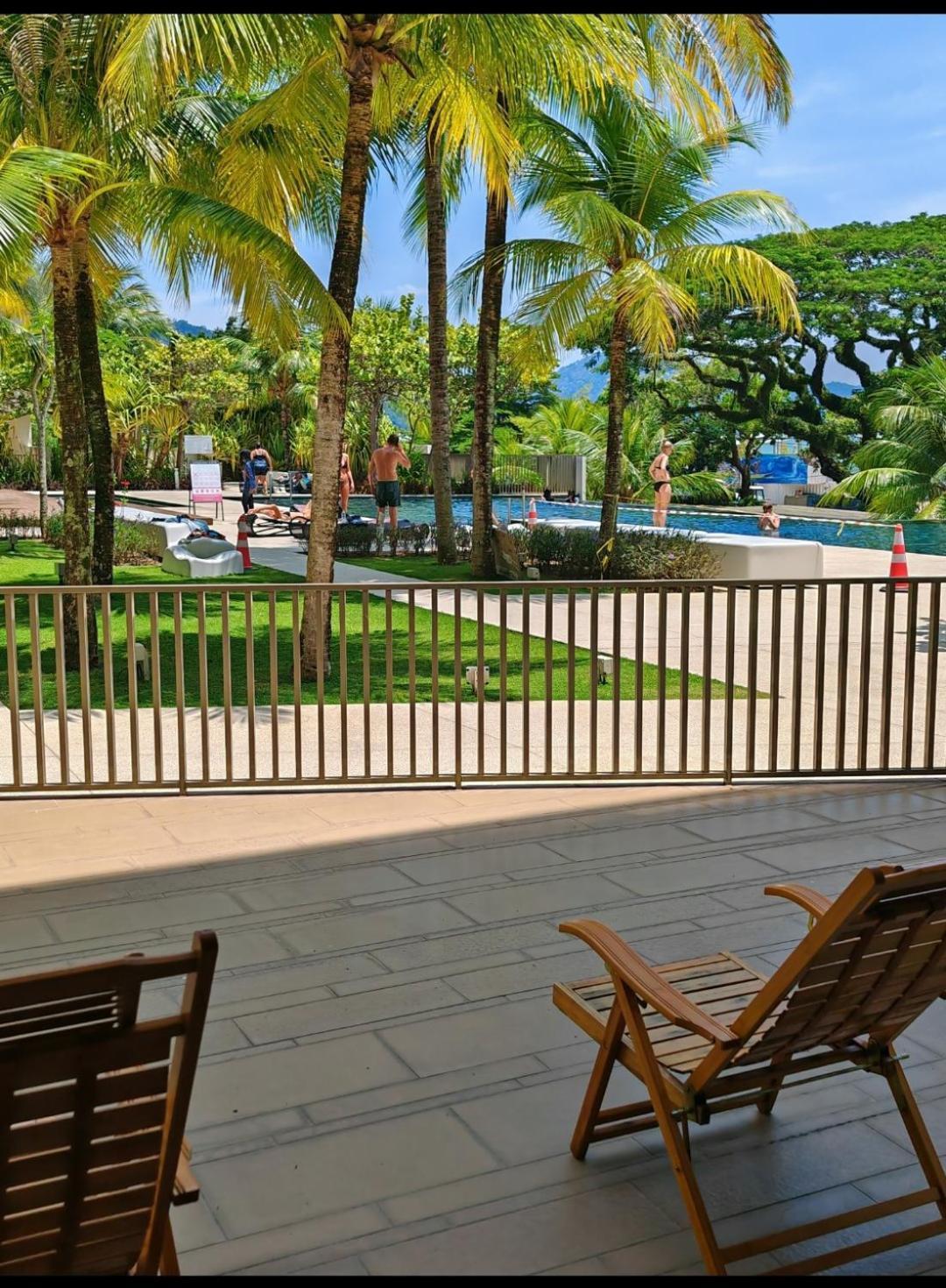 By The Sea Batu Ferringhi Beach Front Apartment Suite エクステリア 写真